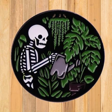 A1193 You Make Me Feel Alive Plant Enamel Brooch Pin Skull Watering Plants Lapel Pins Badges Plant lovers Jewelry Accessories