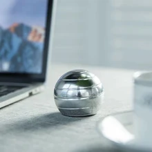 Desktop decompression spinning spherical gyroscope desk decompression toy illusion flow finger toy