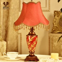 High-grade Warm Lamp Wedding Table Lamp Creative Pastoral Dressing Lamp Wedding Decorations Antique Design Bedroom Bedside Lamp
